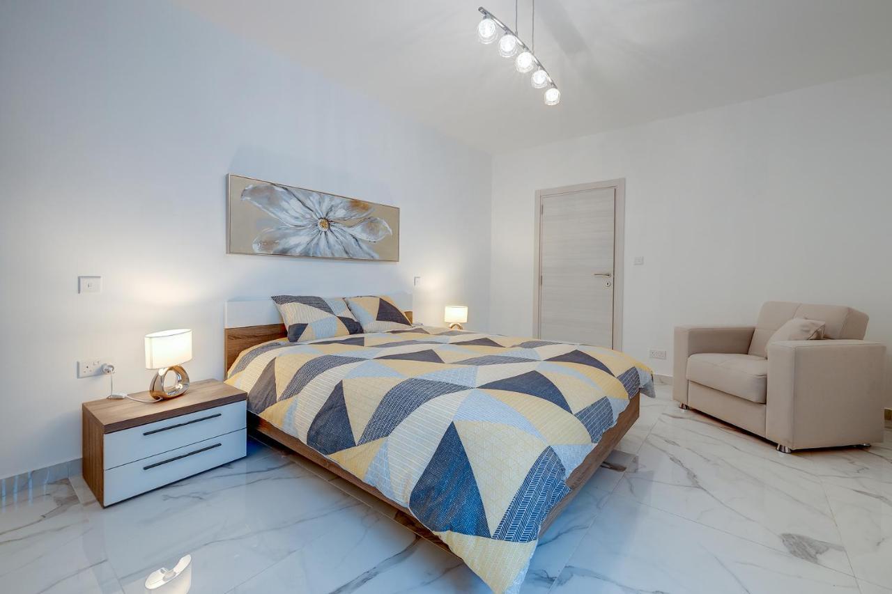 Stylish 2Br Apartment In Central St Julians San Giuliano Esterno foto