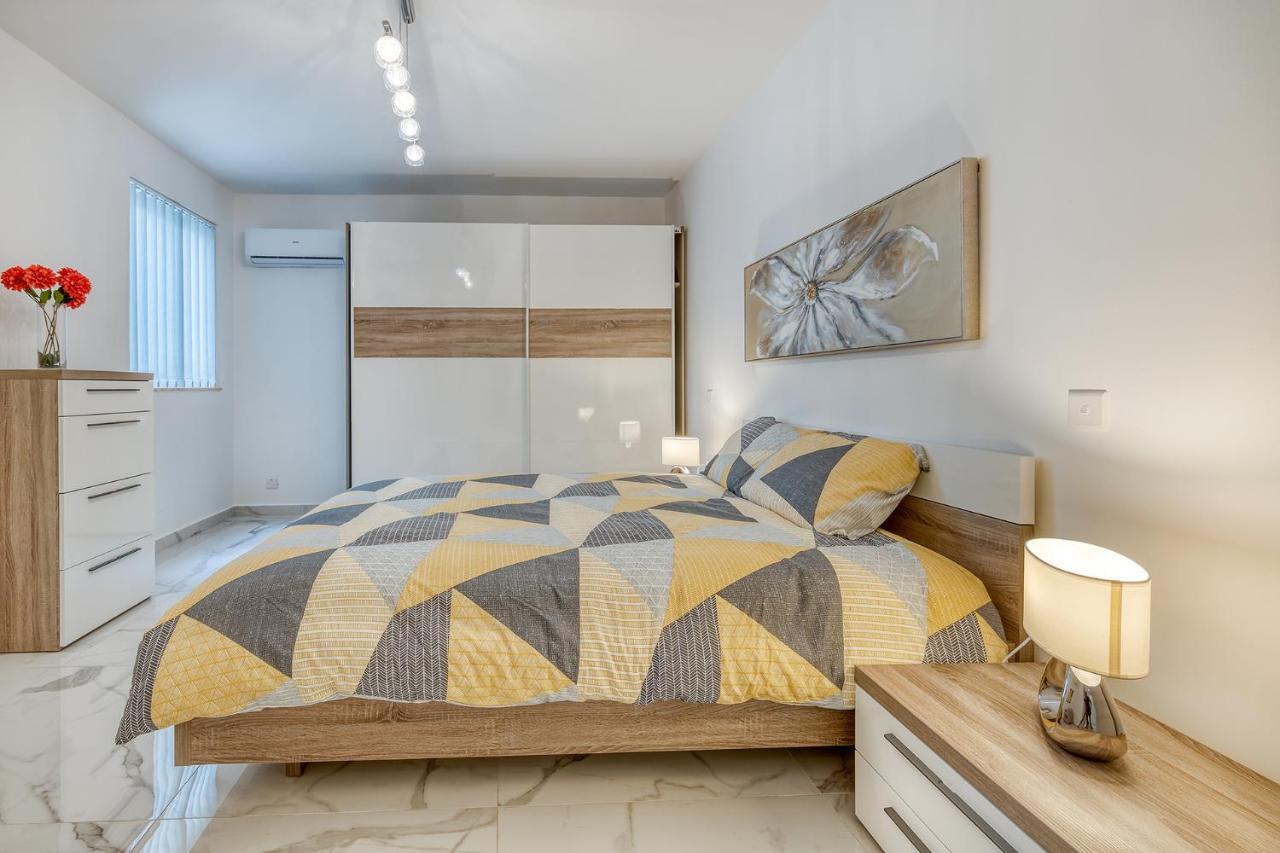 Stylish 2Br Apartment In Central St Julians San Giuliano Esterno foto