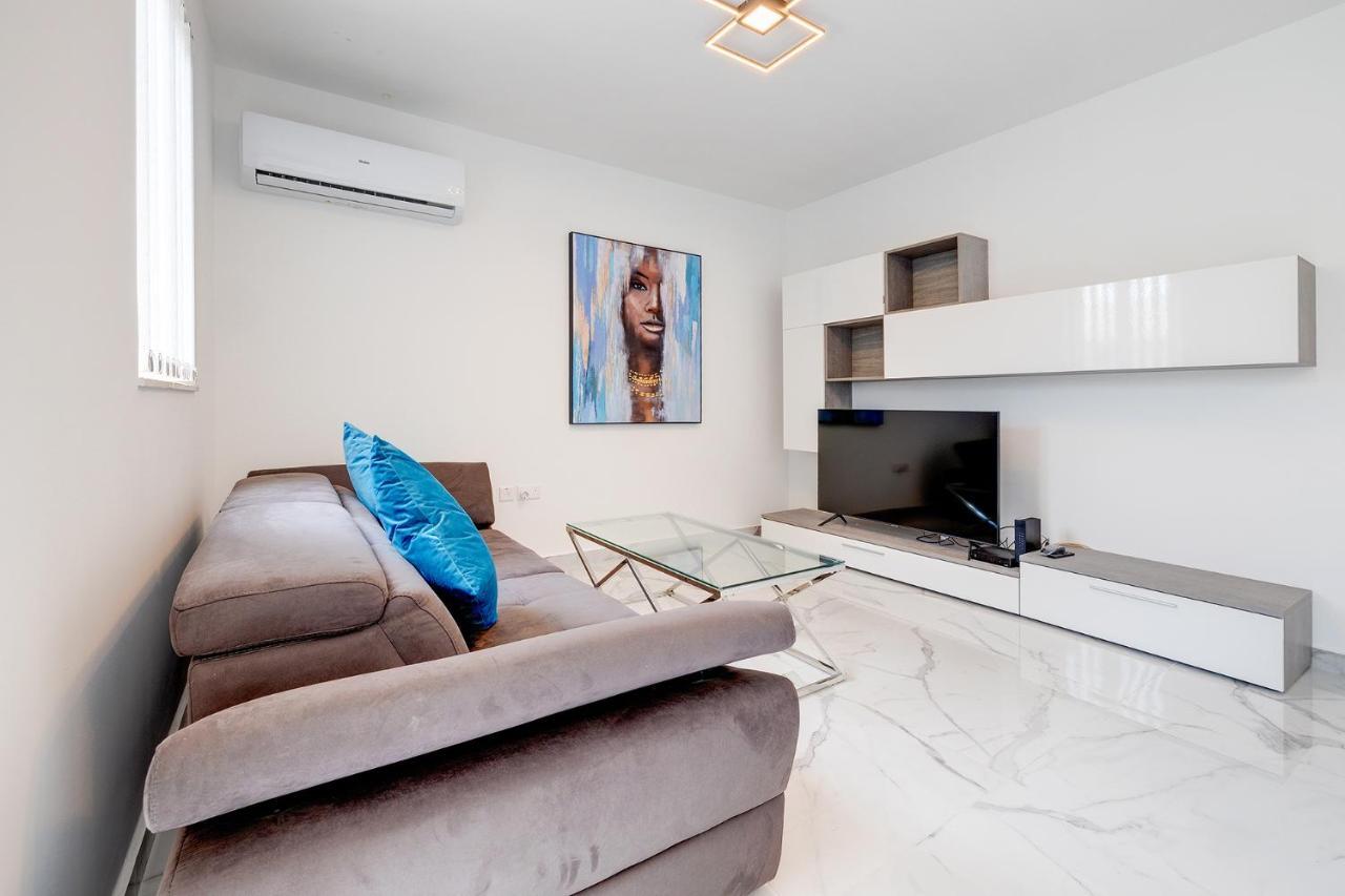 Stylish 2Br Apartment In Central St Julians San Giuliano Esterno foto