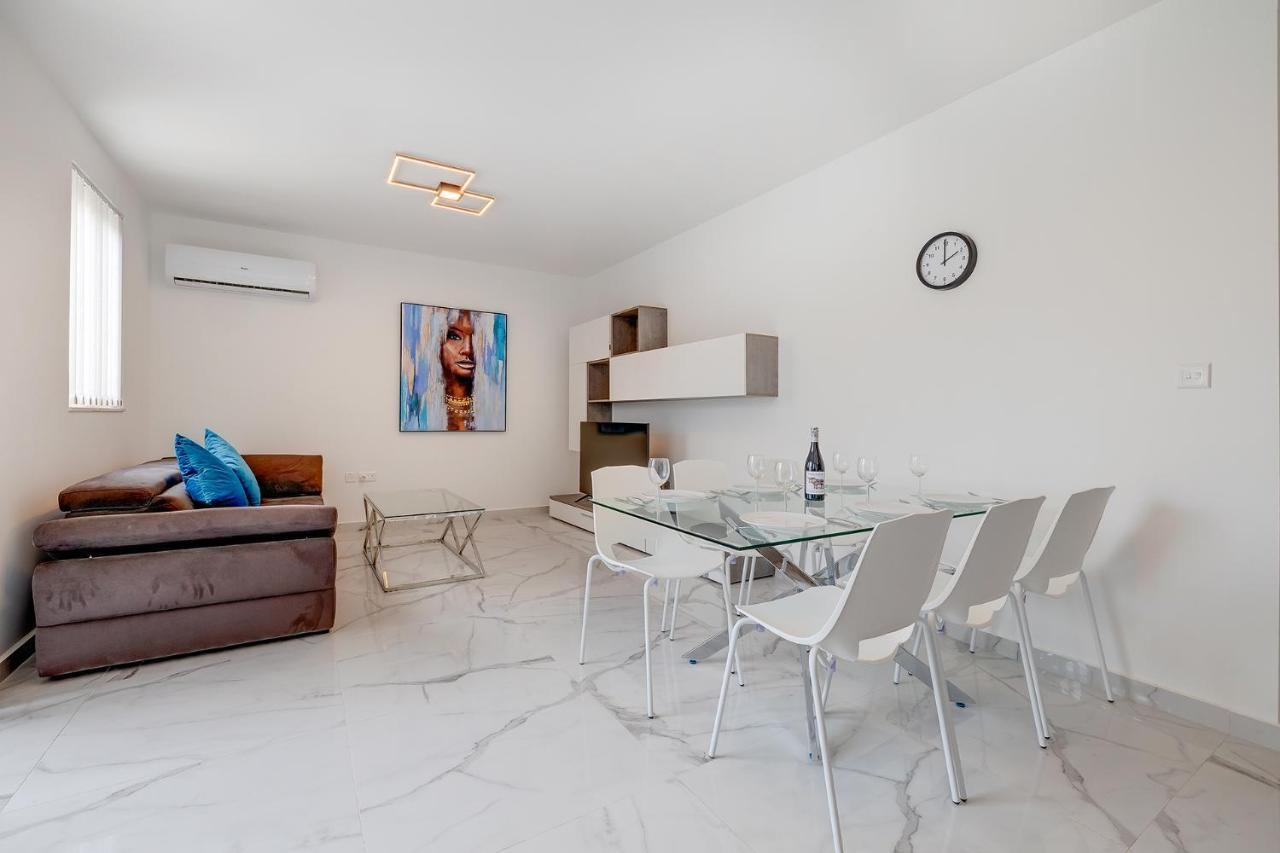 Stylish 2Br Apartment In Central St Julians San Giuliano Esterno foto