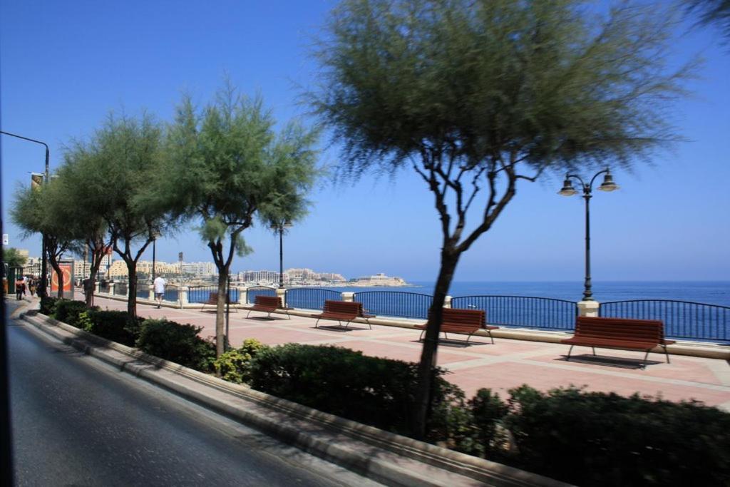 Stylish 2Br Apartment In Central St Julians San Giuliano Esterno foto